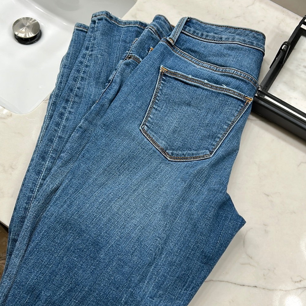 Universal thread jeans